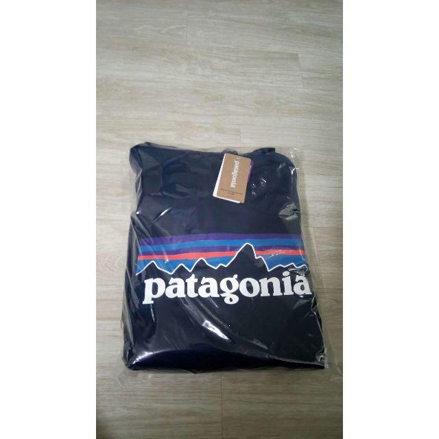 [新品未使用]　Patagonia　パーカー　ネイビー