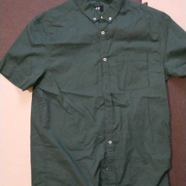 H&M(エイチアンドエム)のエイチアンドエム　半袖シャツ　サイズＭ メンズのトップス(Tシャツ/カットソー(半袖/袖なし))の商品写真