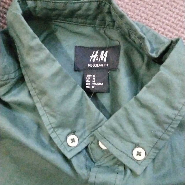 H&M(エイチアンドエム)のエイチアンドエム　半袖シャツ　サイズＭ メンズのトップス(Tシャツ/カットソー(半袖/袖なし))の商品写真