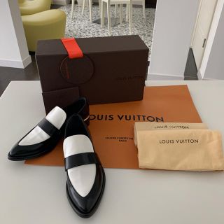 ルイヴィトン(LOUIS VUITTON)の新品同様　ルイヴィトン　定番ローファー(ローファー/革靴)