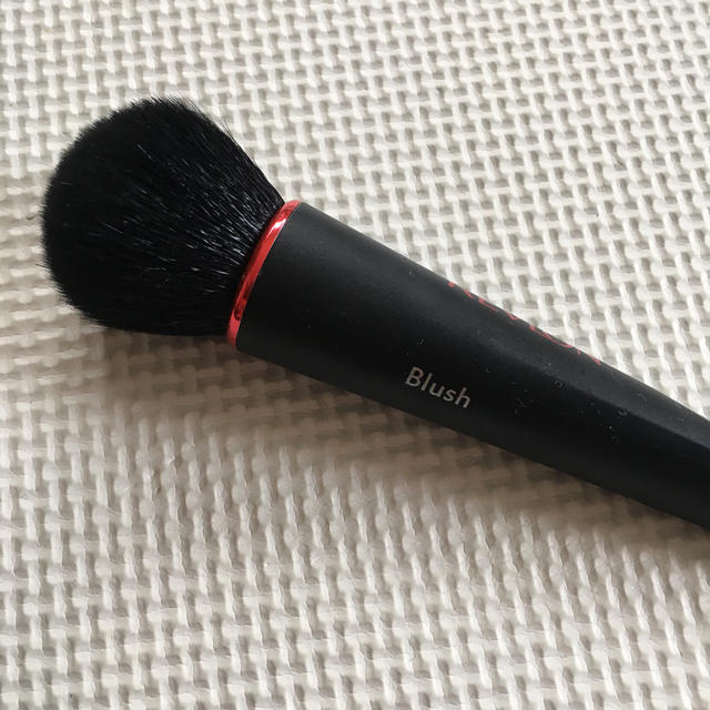 REVLON(レブロン)のレブロン フェイスブラシ 新品未使用品 コスメ/美容のメイク道具/ケアグッズ(チーク/フェイスブラシ)の商品写真