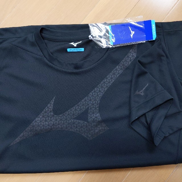 MIZUNO(ミズノ)のmizunoミズノ半袖TシャツMサイズブラックべたつき感を軽減新品タグ付き スポーツ/アウトドアのランニング(ウェア)の商品写真