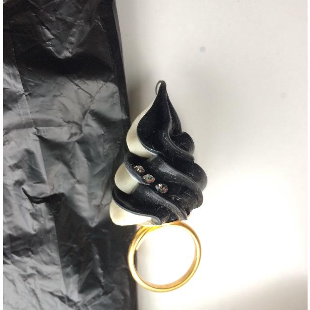 Q-pot.(キューポット)の🍁黒ごまとバニラソフトクリームの指輪 レディースのアクセサリー(リング(指輪))の商品写真