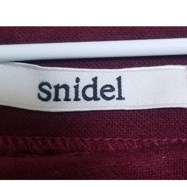 SNIDEL(スナイデル)のセール　スナイデル　snidel　カットソー トップス　ワインレッド レディースのトップス(カットソー(長袖/七分))の商品写真