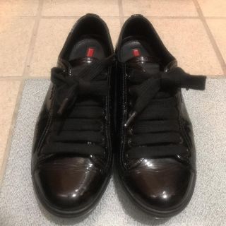 プラダ(PRADA)のPRADAエナメルスニーカー(スニーカー)