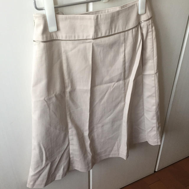 ベージュ スカート・58 レディースのスカート(ひざ丈スカート)の商品写真