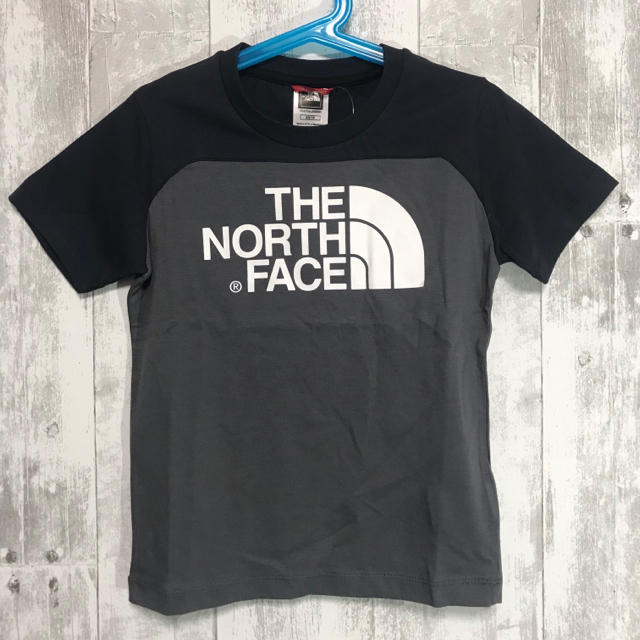 THE NORTH FACE(ザノースフェイス)のSALE 英国限定 THE NORTH FACE ノースフェイス キッズTシャツ キッズ/ベビー/マタニティのキッズ服男の子用(90cm~)(Tシャツ/カットソー)の商品写真