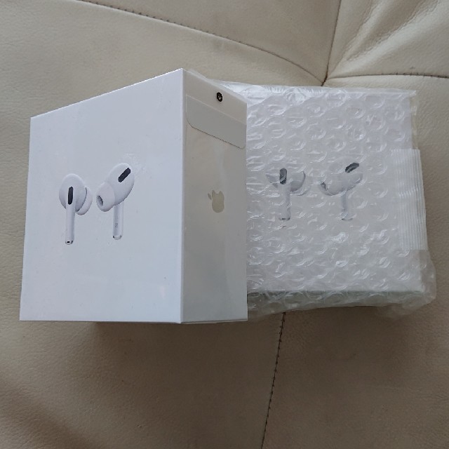 AirPods 4台