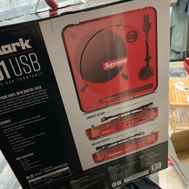 ターンテーブル　Portable　Turntable　Supreme®/Numark®　PT01