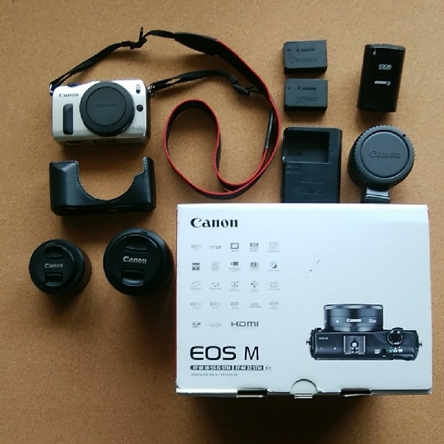 Canon EOSM ダブルレンズキット　シルバー 1