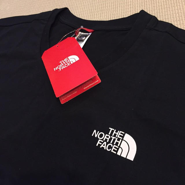 THE NORTH FACE(ザノースフェイス)の【処分価格】最新 ノースフェイス Tシャツ XSサイズ  新品(ステッカー付) メンズのトップス(Tシャツ/カットソー(半袖/袖なし))の商品写真