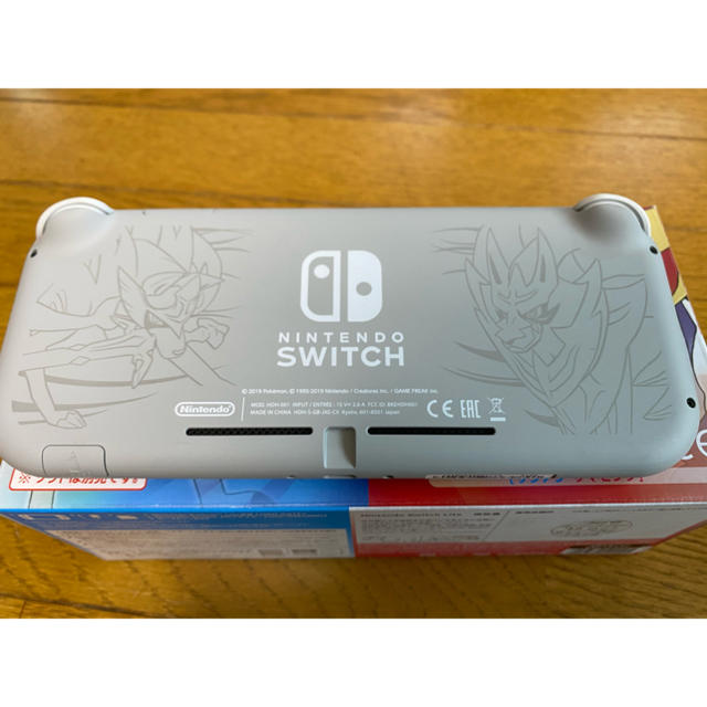 Nintendo Switch(ニンテンドースイッチ)のNintendo Switch Lite ザシアン・ザマゼンタ エンタメ/ホビーのゲームソフト/ゲーム機本体(家庭用ゲーム機本体)の商品写真