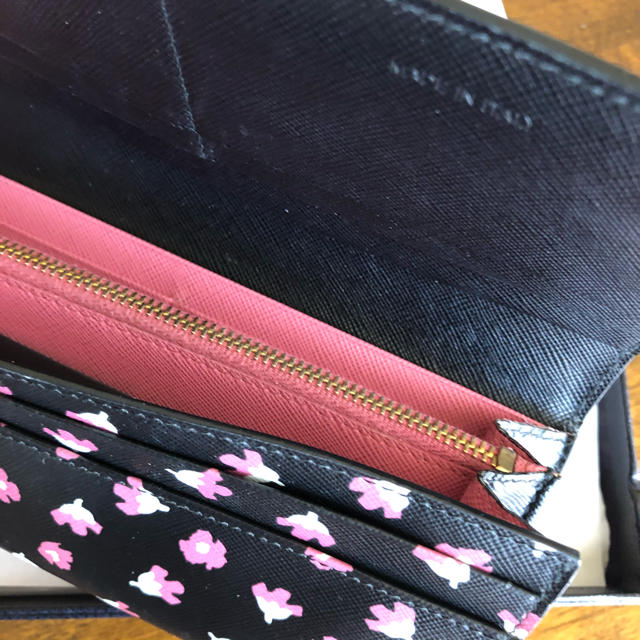 PRADA(プラダ)のPRADA プラダ 財布　ピンク花柄♡ ★ご予約★ レディースのファッション小物(財布)の商品写真