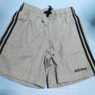 アディダス(adidas)のアディダス　Mサイズ　グレー　ハーフパンツ　ショートパンツ　スポーツウエア(ショートパンツ)