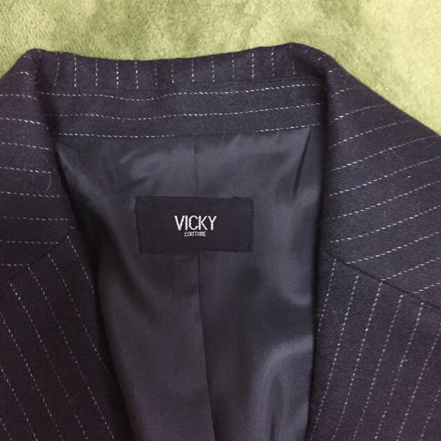 VICKY(ビッキー)の美品！ビッキー ストライプパンツスーツ レディースのフォーマル/ドレス(スーツ)の商品写真