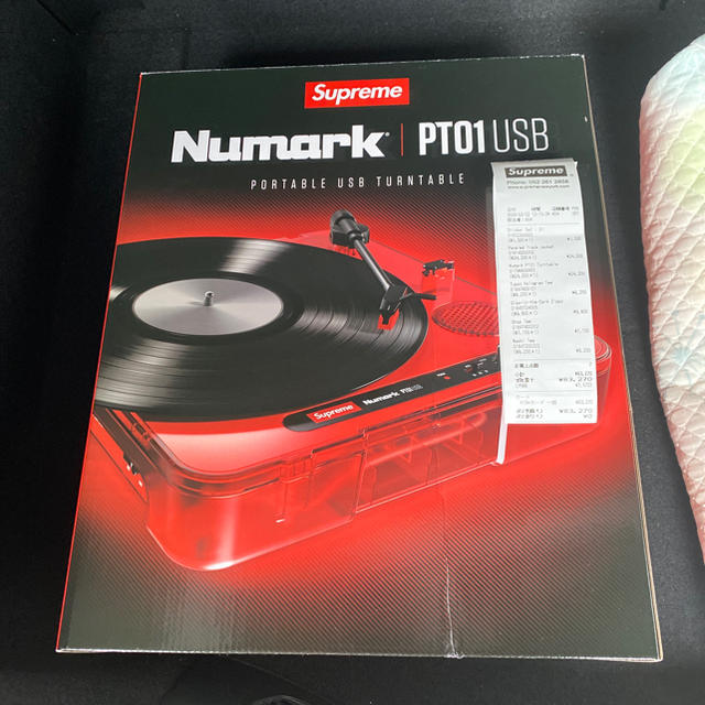 Supreme(シュプリーム)のSupreme®/Numark® PT01 Portable Turntable 楽器のDJ機器(ターンテーブル)の商品写真