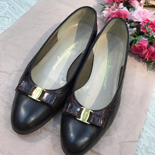 サルヴァトーレフェラガモ(Salvatore Ferragamo)のえみり様専用！　フェラガモ ♡ヴァラ♡ブラウン(ハイヒール/パンプス)