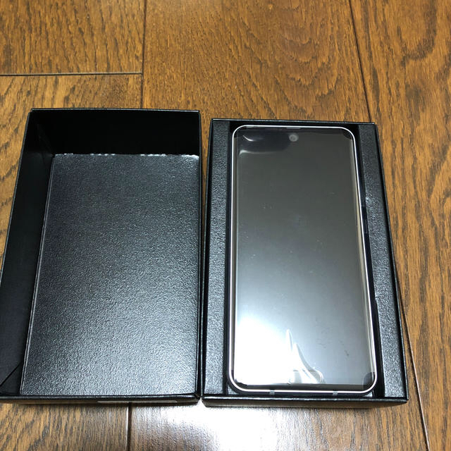 SHARP(シャープ)のSHARP AQUOS R2 compact SH-M09 白 スマホ/家電/カメラのスマートフォン/携帯電話(スマートフォン本体)の商品写真