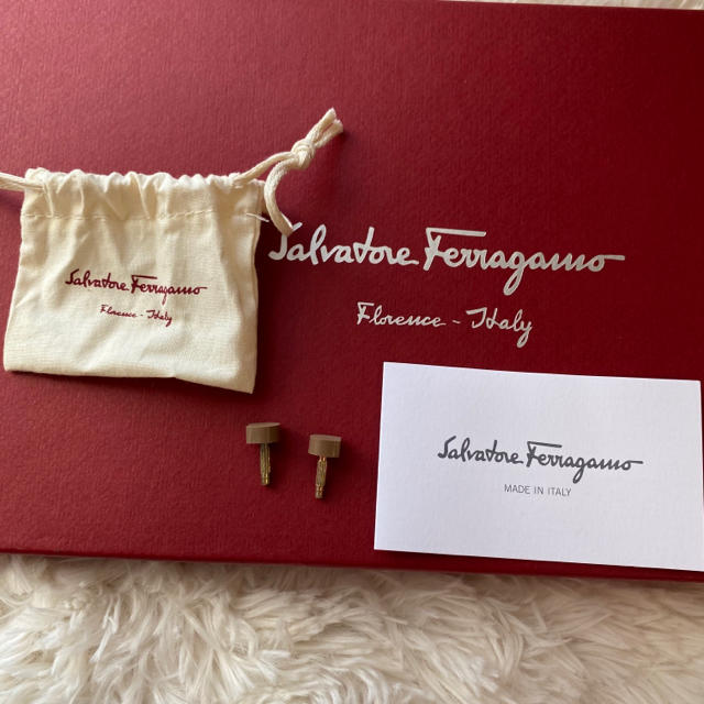 Salvatore Ferragamo(サルヴァトーレフェラガモ)の定価9万円 新品 フェラガモ パンプス 赤 レッド レディースの靴/シューズ(ハイヒール/パンプス)の商品写真