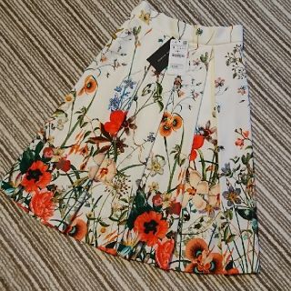 ザラ(ZARA)のタグ付き新品 花柄スカート(ロングスカート)