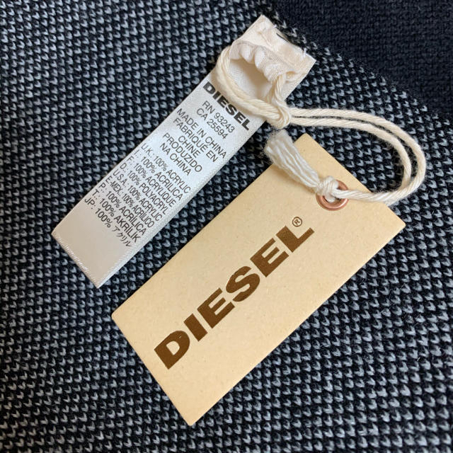 DIESEL(ディーゼル)のマフラー　黒　DIESEL レディースのファッション小物(マフラー/ショール)の商品写真