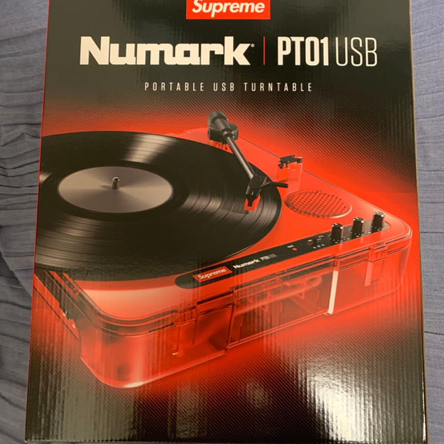 Supreme(シュプリーム)のSupreme®/Numark® PT01 Portable Turntable 楽器のDJ機器(ターンテーブル)の商品写真