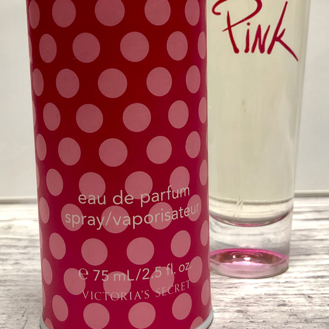 Victoria's Secret(ヴィクトリアズシークレット)のビクトリアシークレット Perfume 香水 pink75ml コスメ/美容の香水(香水(女性用))の商品写真