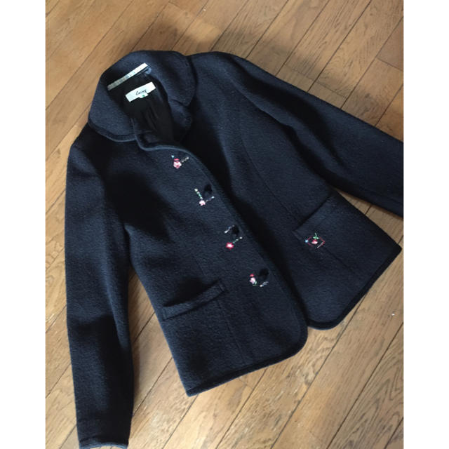 しっかりとした ジャケット刺繍、黒っぽい紺色？下記のサイズ参考に レディースのジャケット/アウター(テーラードジャケット)の商品写真