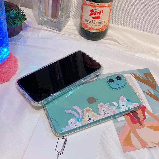 Disney(ディズニー)のディズニー 右側ダッフィー&フレンズ　iPhoneXS スマホ/家電/カメラのスマホアクセサリー(iPhoneケース)の商品写真