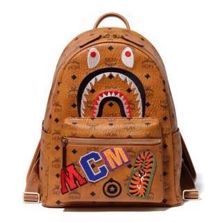 アベイシングエイプ(A BATHING APE)のMCM × BAPE SHARK STARK BACKPACK バックパック新品(バッグパック/リュック)