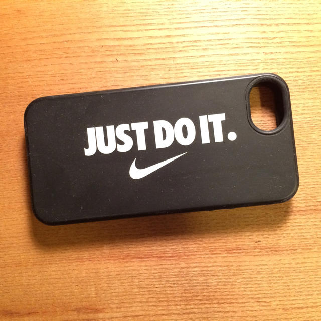 NIKE(ナイキ)のiPhoneケース 5/5s スマホ/家電/カメラのスマホアクセサリー(モバイルケース/カバー)の商品写真