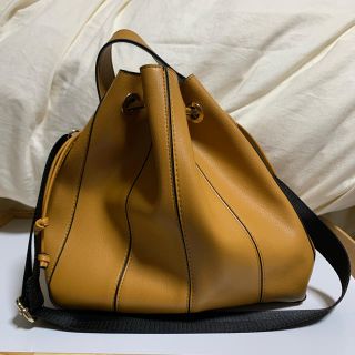 ザラ(ZARA)の巾着バック(ショルダーバッグ)