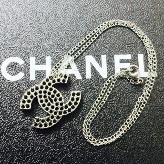 CHANEL(シャネル)のCHANEL パンチングネックレス美品 レディースのアクセサリー(ネックレス)の商品写真