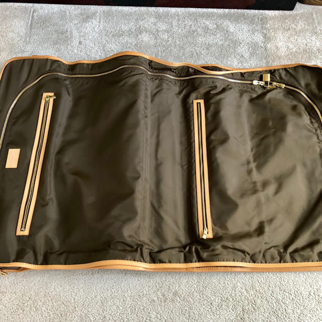 LOUIS VUITTON(ルイヴィトン)のルイヴィトン　スーツカバーケース メンズのバッグ(トラベルバッグ/スーツケース)の商品写真