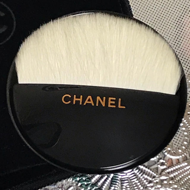 CHANEL(シャネル)の♡【CHANEL】フェイスブラシ ミニサイズ【新品未使用】♡ コスメ/美容のメイク道具/ケアグッズ(チーク/フェイスブラシ)の商品写真