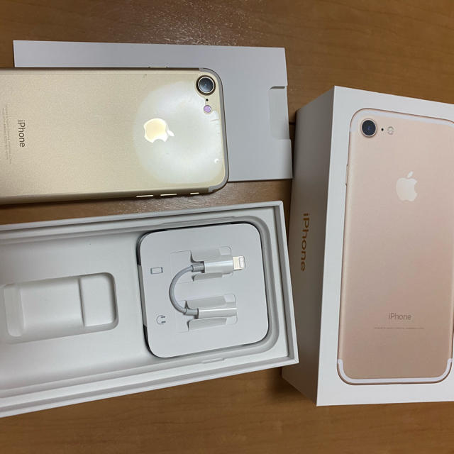 セール★iPhone 7 Gold 32 GB Softbank