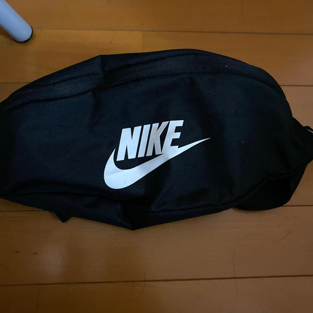 NIKE(ナイキ)のNIKE カバン メンズのバッグ(ウエストポーチ)の商品写真