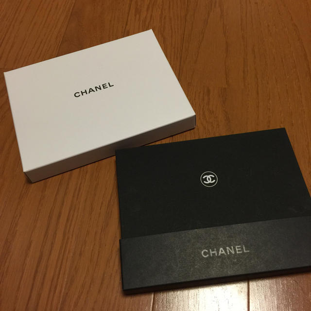 CHANEL(シャネル)のCHANEL 2016年 卓上カレンダー インテリア/住まい/日用品の日用品/生活雑貨/旅行(日用品/生活雑貨)の商品写真