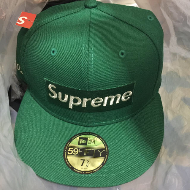 Supreme(シュプリーム)のsupreme $1M Metallic Box Logo New Era® メンズの帽子(キャップ)の商品写真