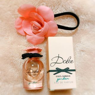 ドルチェアンドガッバーナ(DOLCE&GABBANA)のあらちゃん専用　ドルガバ　オードパルファム　サンプル5ml ヘアゴム付き(香水(女性用))