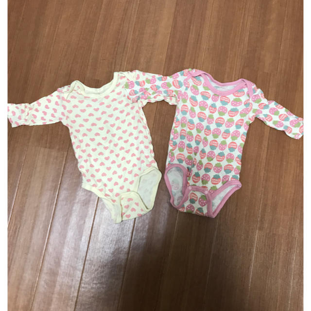 しまむら(シマムラ)の肌着　ロンパース  70 女の子　2枚セット キッズ/ベビー/マタニティのベビー服(~85cm)(肌着/下着)の商品写真