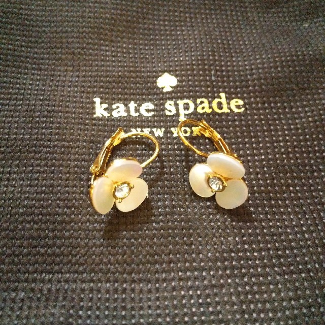 kate spade new york(ケイトスペードニューヨーク)のkate spade ディスコパンジーピアス レディースのアクセサリー(ピアス)の商品写真