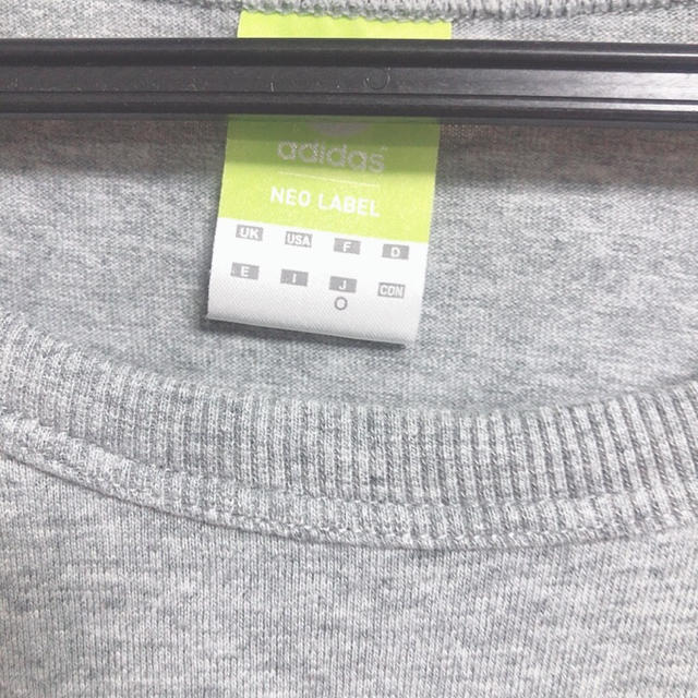 adidas(アディダス)のアディダス　アディダスネオ　Tシャツ　グレー　adidas レディースのトップス(Tシャツ(半袖/袖なし))の商品写真