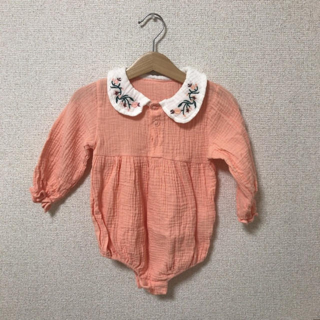 babyGAP(ベビーギャップ)の刺繍　ロンパース　80サイズ　 キッズ/ベビー/マタニティのベビー服(~85cm)(ロンパース)の商品写真