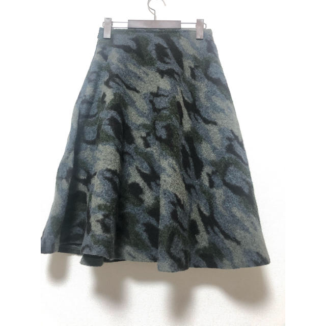 CAPRICIEUX LE'MAGE(カプリシューレマージュ)のカプリ シュー レマージュ　迷彩柄フレアウールスカート  レディースのスカート(ひざ丈スカート)の商品写真