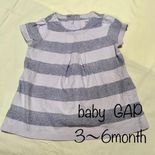 ベビーギャップ(babyGAP)のbaby  GAP 花柄　トップス(シャツ/カットソー)