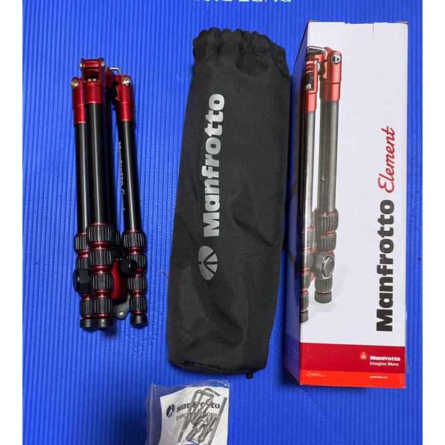 Manfrotto(マンフロット)のManfrotto トラベル三脚 Elementアルミ 5段 レッド 美品 スマホ/家電/カメラのカメラ(その他)の商品写真