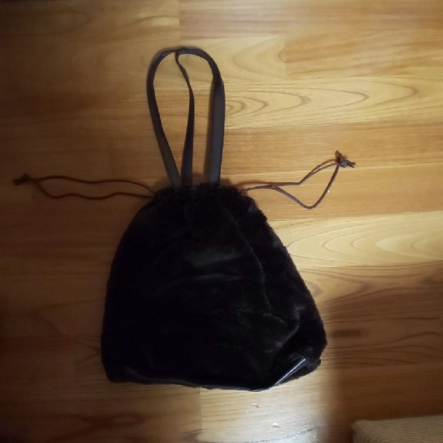 雑誌GLOW付録 エレンディーク エコファー巾着バッグ レディースのバッグ(ショルダーバッグ)の商品写真