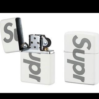 シュプリーム(Supreme)のsupreme Glow-in-the-Dark Zippo®(タバコグッズ)