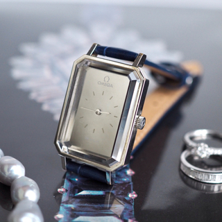 オメガ(OMEGA)の希少✴︎オメガ グリマデザイン エメラルドカット 鏡面 宝石✴︎トゥモローランド(腕時計)